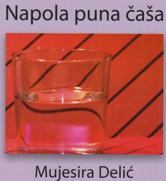 Napola puna čaša 