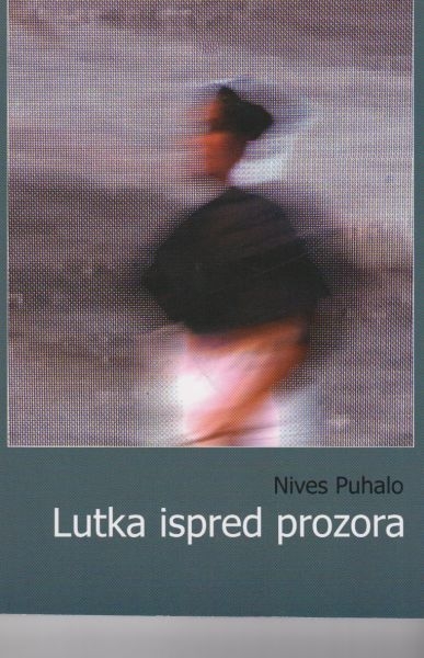 Lutka ispred prozora