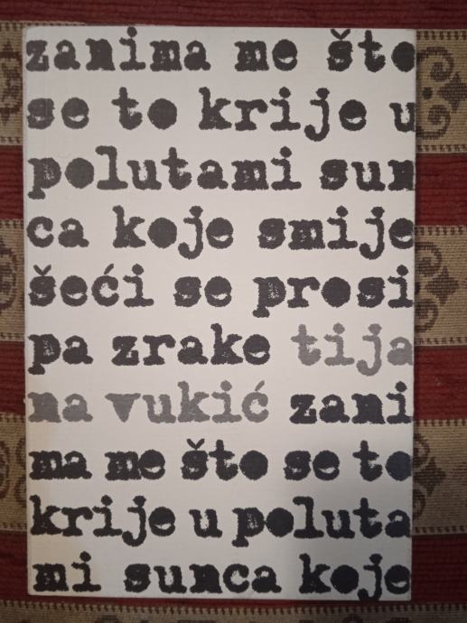 Zanima me što se to krije u polutami sunca koje smiješeći se prosipa zrake